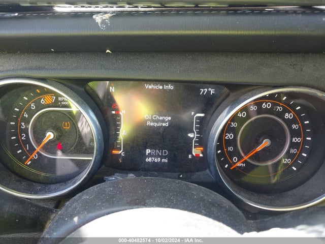 1C4HJXEN8JW332554 Jeep Wrangler Unlimited Sahara 4x4