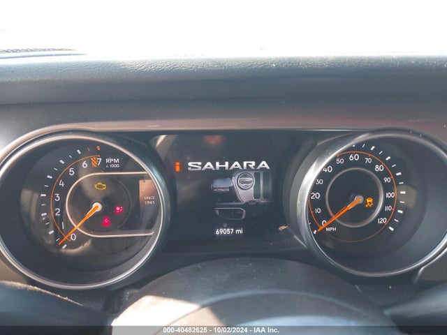 1C4HJXEG9JW206480 Jeep Wrangler Unlimited Sahara 4x4