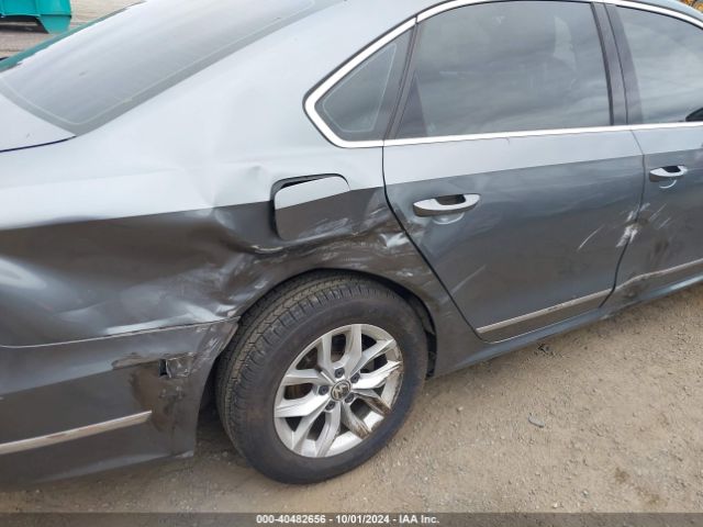 1VWAT7A31HC002859 Volkswagen Passat 1.8t S