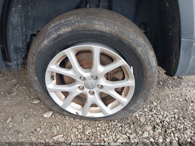 Jeep Cherokee Latitude 2015 1C4PJMCS1FW636352 Image 17