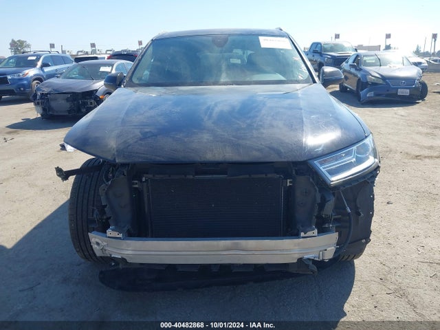WA1LHAF71JD052497 Audi Q7 2.0t Premium
