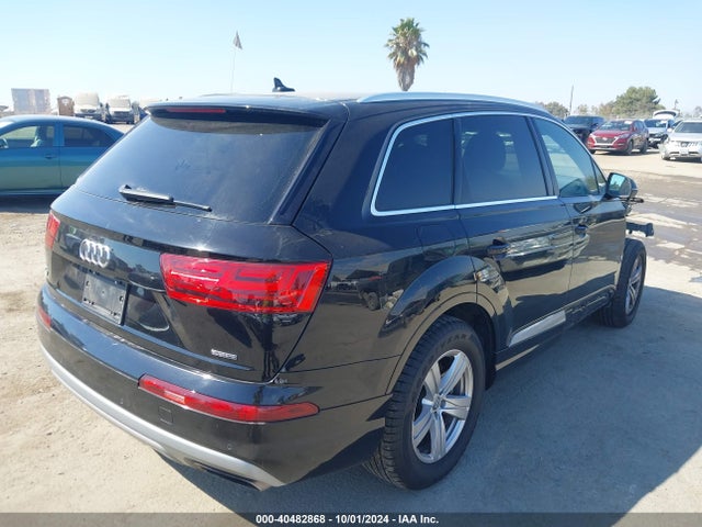 WA1LHAF71JD052497 Audi Q7 2.0t Premium