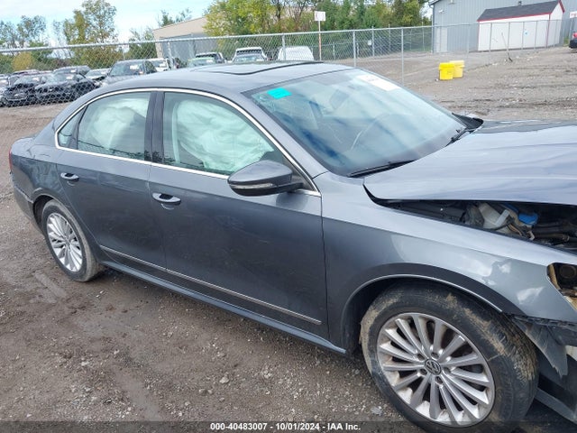 1VWBT7A36HC036977 Volkswagen Passat 1.8t Se