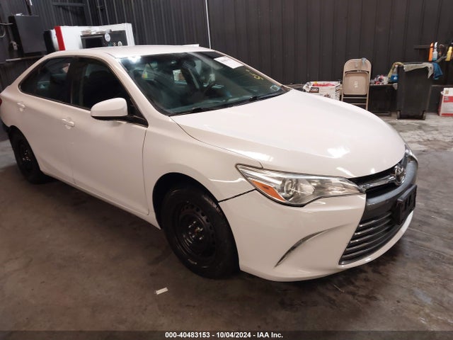 Toyota CAMRY LE 2015 4T1BF1FK1FU115984 Image 1