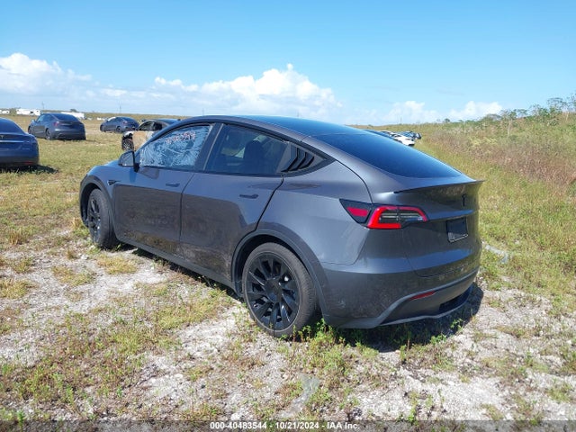 2021 TESLA MODEL Y 5YJYGDEE1MF067482 Photo 2