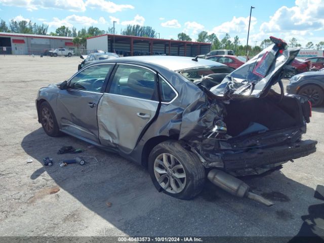 1VWAT7A3XHC008790 Volkswagen Passat 1.8t S