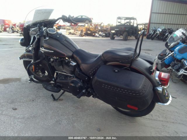2018 HARLEY-DAVIDSON FLHC 1HD1YAJ13JC022731 Photo 2