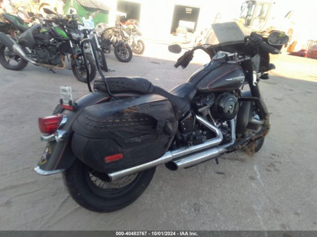 2018 HARLEY-DAVIDSON FLHC 1HD1YAJ13JC022731 Photo 3