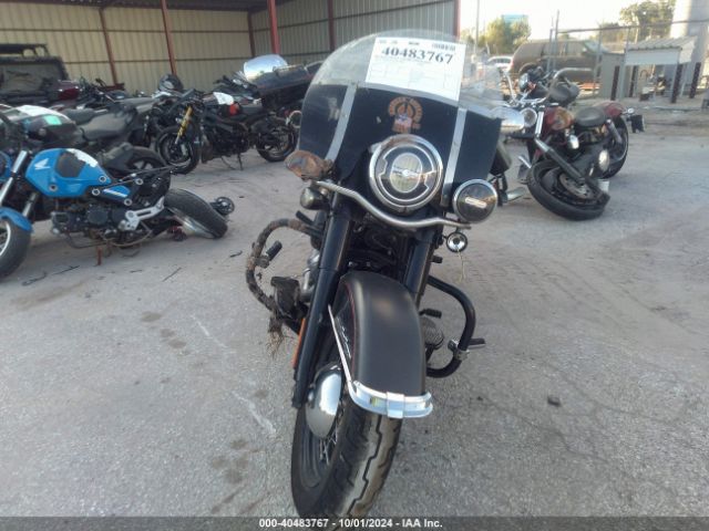 2018 HARLEY-DAVIDSON FLHC 1HD1YAJ13JC022731 Photo 4