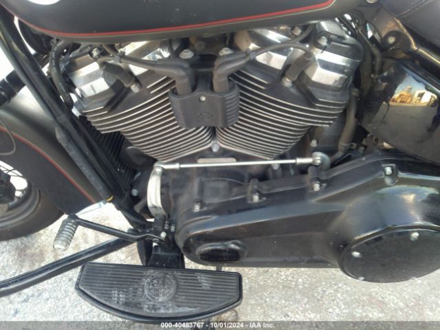 2018 HARLEY-DAVIDSON FLHC 1HD1YAJ13JC022731 Photo 8