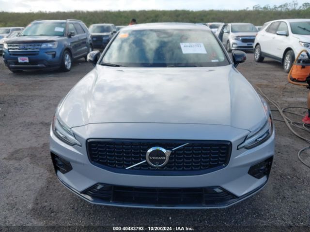 7JRL12FL5RG313655 Volvo S60 B5 Plus Dark Theme