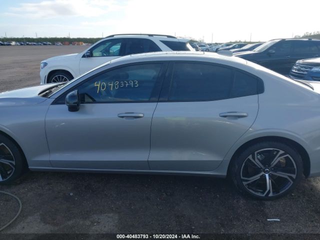 7JRL12FL5RG313655 Volvo S60 B5 Plus Dark Theme