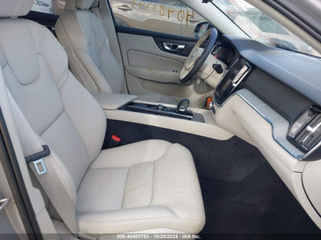 7JRL12FL5RG313655 Volvo S60 B5 Plus Dark Theme
