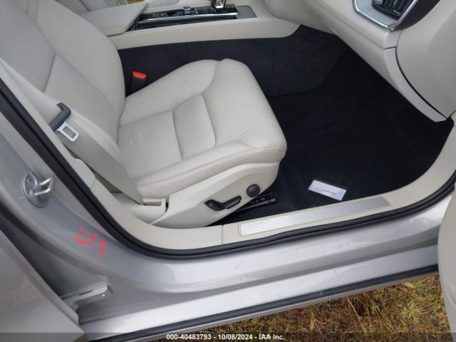 7JRL12FL5RG313655 Volvo S60 B5 Plus Dark Theme