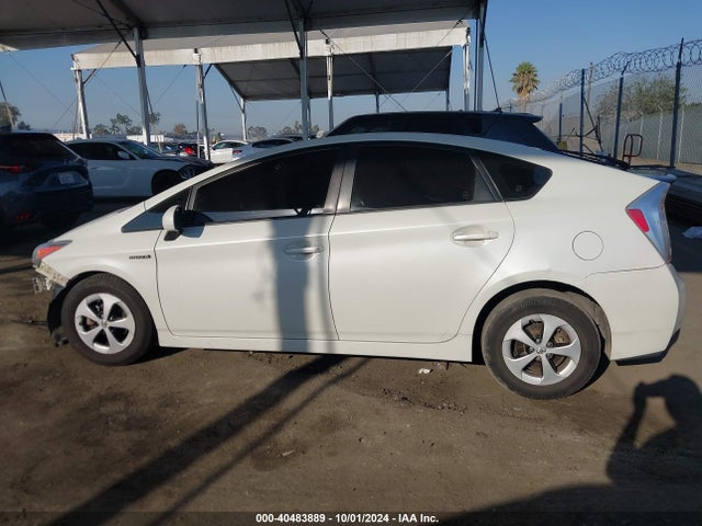 Toyota Prius Three 2015 JTDKN3DU4F1907524 Image 15