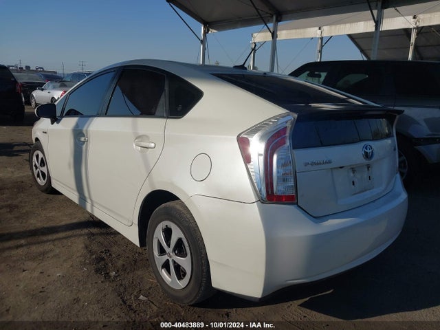 Toyota Prius Three 2015 JTDKN3DU4F1907524 Image 3