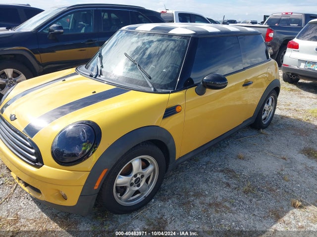 2008 MINI COOPER WMWMF33528TU68179 Photo 1
