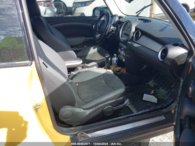 2008 MINI COOPER WMWMF33528TU68179 Photo 4