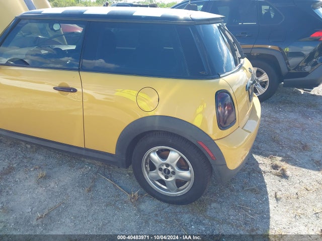2008 MINI COOPER WMWMF33528TU68179 Photo 5