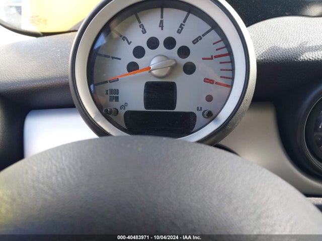 2008 MINI COOPER WMWMF33528TU68179 Photo 6
