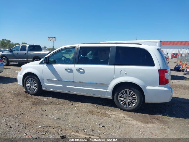 2C4RC1CG0GR121592 Chrysler Town & Country Touring-l Anniversary Edition