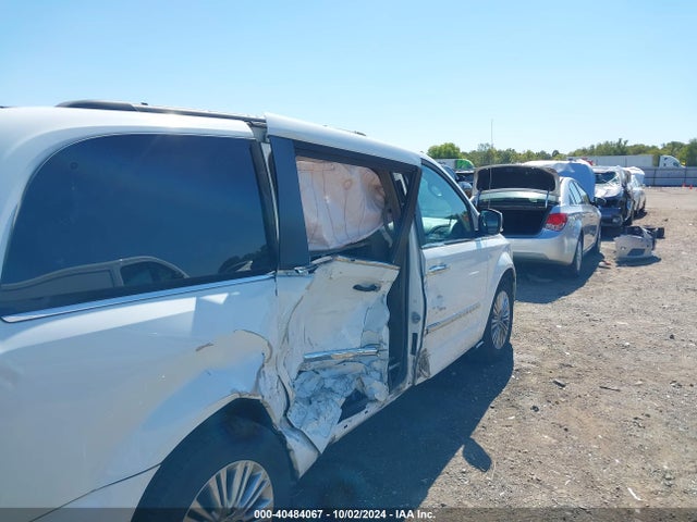 2C4RC1CG0GR121592 Chrysler Town & Country Touring-l Anniversary Edition