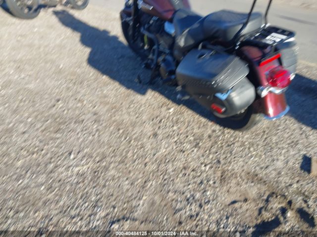 2018 HARLEY-DAVIDSON FLHC 1HD1YAJ18JC068684 Photo 2