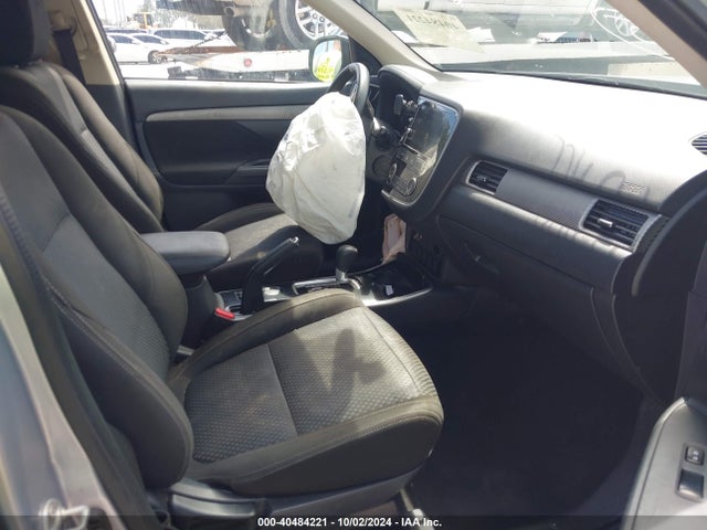 2017 MITSUBISHI OUTLANDER JA4AD3A31HZ046599 Photo 4