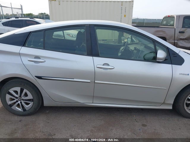 Toyota Prius Two Eco 2016 JTDKARFU7G3511525 Image 13