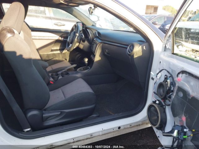 JTKJF5C71GJ018979 Scion TC