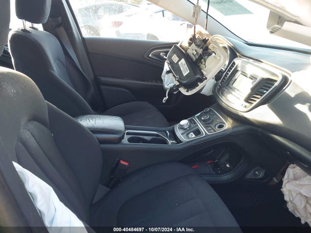 Chrysler 200 Limited 2015 1C3CCCABXFN615256 Image 5