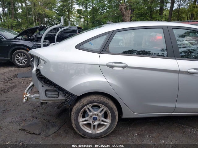 Ford FIESTA SE 2018 3FADP4BJ3JM103184 Image 18