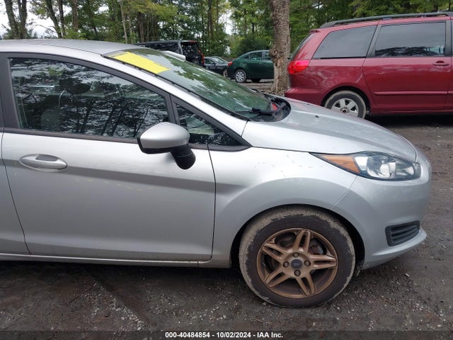 Ford FIESTA SE 2018 3FADP4BJ3JM103184 Image 19