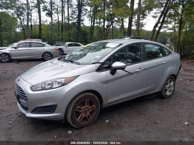 Ford FIESTA SE 2018 3FADP4BJ3JM103184 Image 2