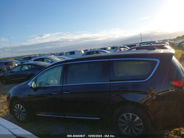 Chrysler Pacifica Hybrid Limited 2022 2C4RC1S70NR207838 Image 14