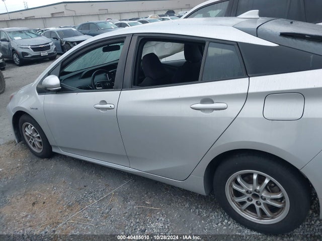 JTDKARFU5G3025778 Toyota Prius Three