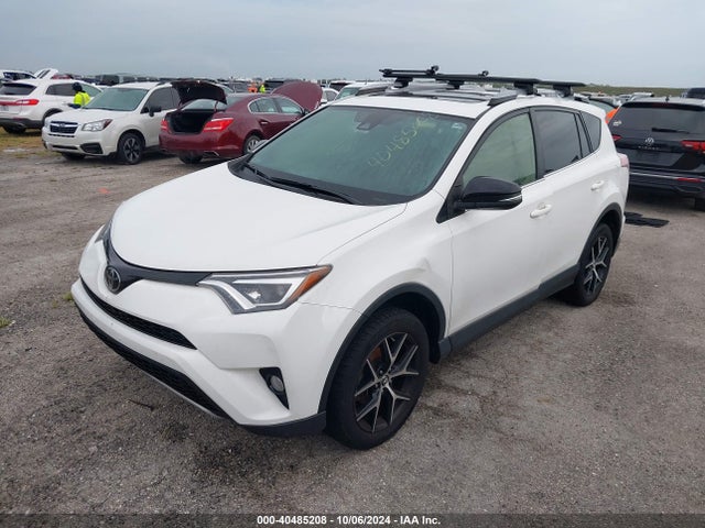 Toyota RAV4 SE 2017 JTMJFREV8HD219580 Image 2