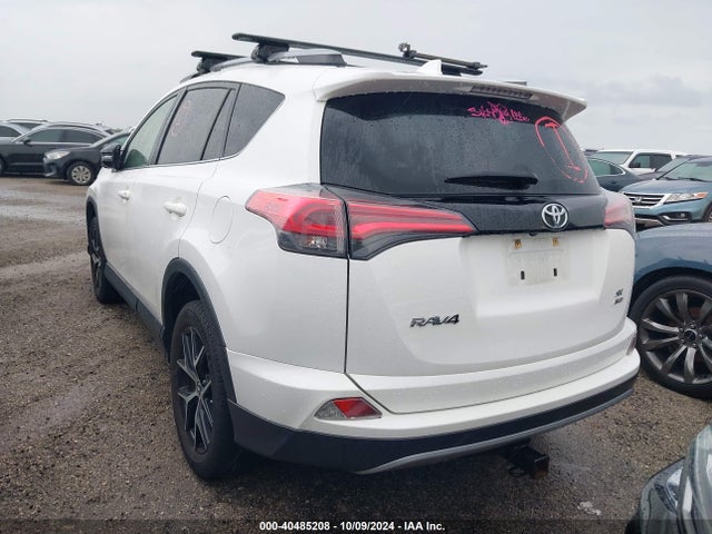 Toyota RAV4 SE 2017 JTMJFREV8HD219580 Image 3