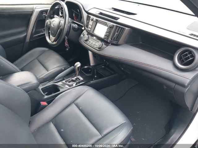 Toyota RAV4 SE 2017 JTMJFREV8HD219580 Image 5