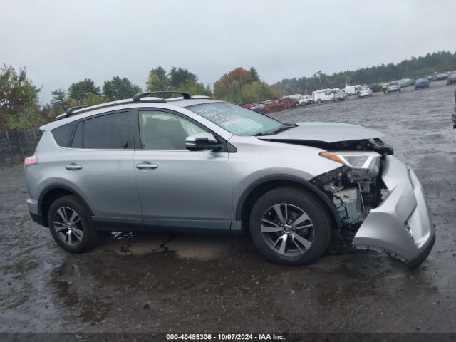 JTMRFREVXJD234817 Toyota Rav4 Xle