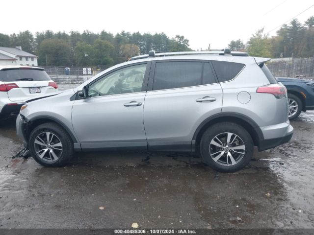 JTMRFREVXJD234817 Toyota Rav4 Xle