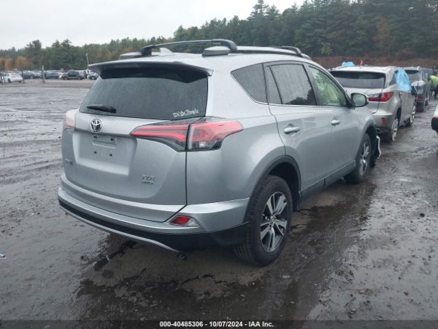 JTMRFREVXJD234817 Toyota Rav4 Xle