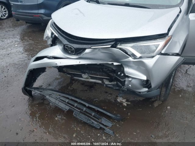 JTMRFREVXJD234817 Toyota Rav4 Xle