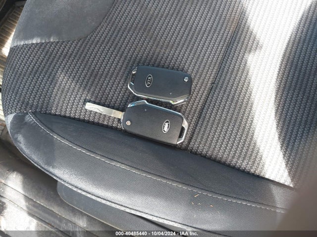 KNDCB3LC2M5469226 KIA NIRO LX