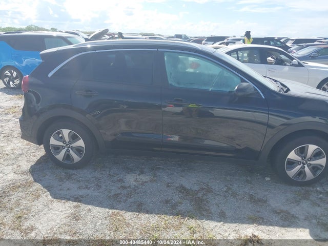 KNDCB3LC2M5469226 KIA NIRO LX