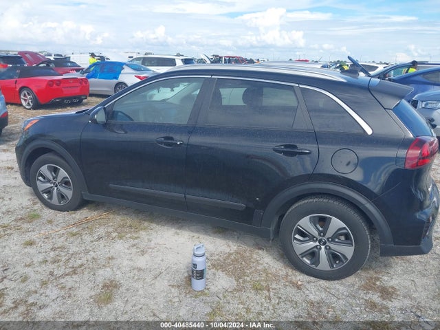 KNDCB3LC2M5469226 KIA NIRO LX