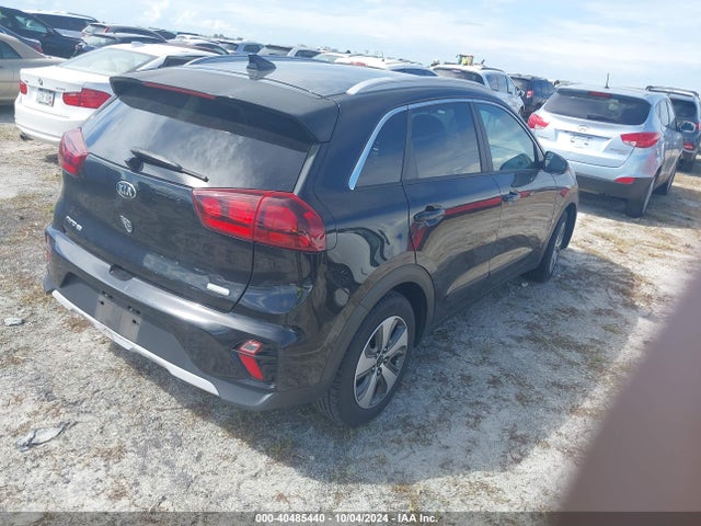 KNDCB3LC2M5469226 KIA NIRO LX
