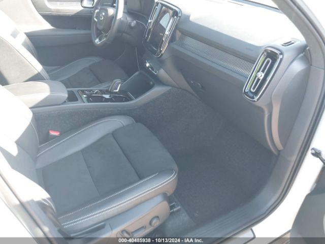 2021 VOLVO XC40 YV4162UM5M2459379 Photo 4