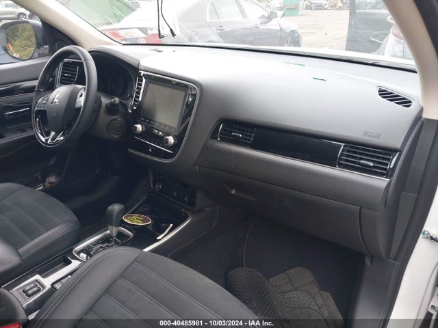2020 MITSUBISHI OUTLANDER JA4AD3A36LZ046395 Photo 4
