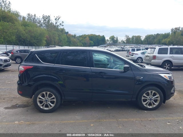 1FMCU9GD0HUC25355 Ford ESCAPE SE